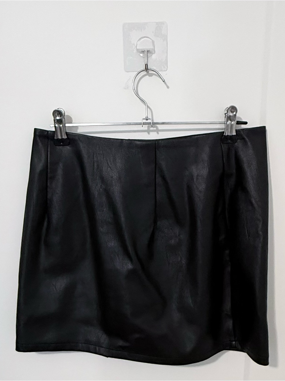 superdown Black Faux Leather Mini Skirt with Front Zip - Picture 2 of 4
